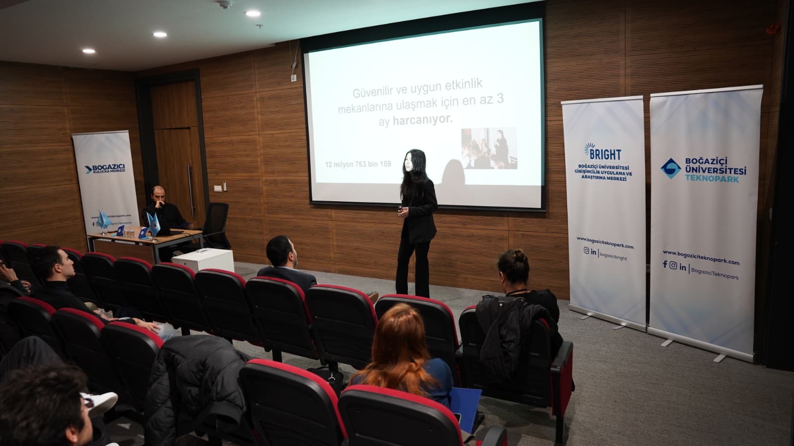 Tera Map Türkiye İstanbul etkinlik eventi Foligno Italia Tera Holding — Boğaziçi Üniversitesi Teknopark Bright pitch presentation etkinlik in İstanbul with slide about finding reliable event venues and Tera Map entrepreneurship storytelling on stage